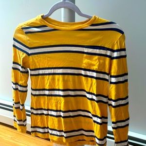 Cozy and soft long sleeve Gap shirt. Boys size large.